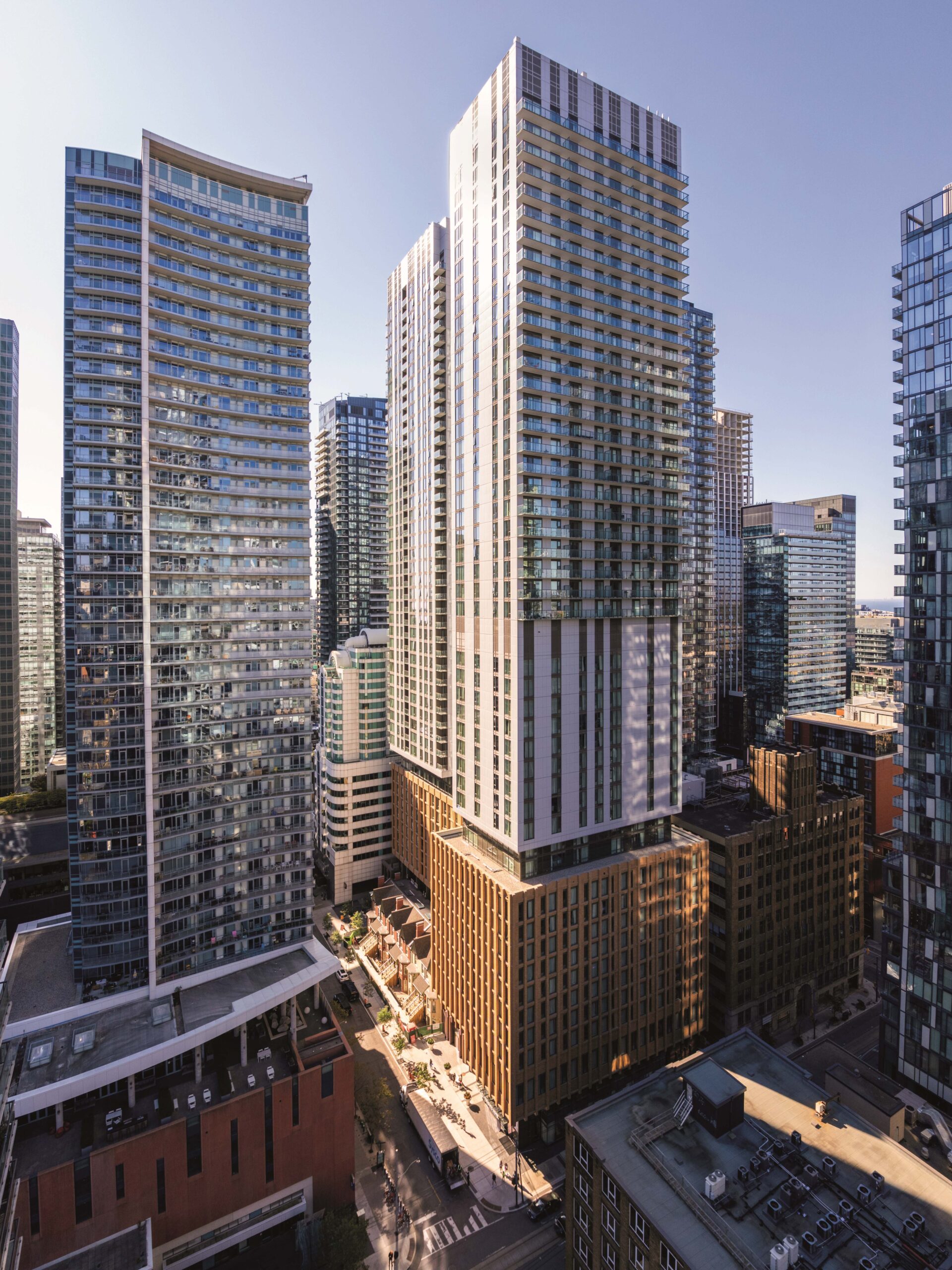 Inmitten der Skyline von Toronto liegt das Riu Plaza Toronto low c) Riu Hotels & Resorts